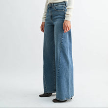 Load image into Gallery viewer, Full Length Twisted Seam Wide Leg JBD ~ Dark Wash