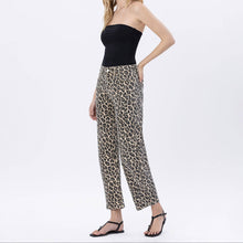 Load image into Gallery viewer, High Rise Leopard Print Barrel Jeans

