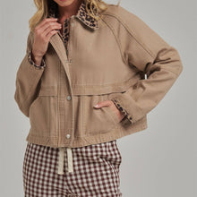 Load image into Gallery viewer, Oxford Canvas Barn Jacket with Leopard Collar
