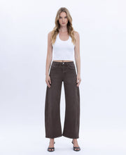 Load image into Gallery viewer, Vervet High Rise Barrel Jeans ~ Toast
