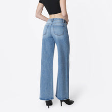 Load image into Gallery viewer, High Rise Side Seam Twist Jeans
