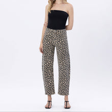 Load image into Gallery viewer, High Rise Leopard Print Barrel Jeans
