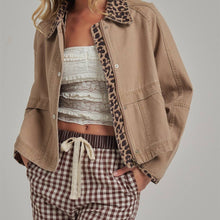 Load image into Gallery viewer, Oxford Canvas Barn Jacket with Leopard Collar
