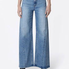 Load image into Gallery viewer, High Rise Side Seam Twist Jeans
