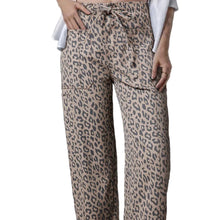 Load image into Gallery viewer, Leopard Print Pocketed Wide Leg Jeans
