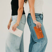 Load image into Gallery viewer, Essentials Carryall Wallet
