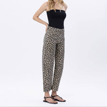 Load image into Gallery viewer, High Rise Leopard Print Barrel Jeans
