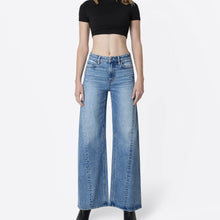 Load image into Gallery viewer, High Rise Side Seam Twist Jeans
