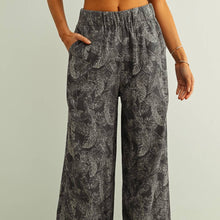Load image into Gallery viewer, Leaf Print Flowy Pants
