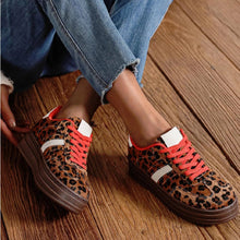 Load image into Gallery viewer, Women's Platform Sneakers (2 colors)
